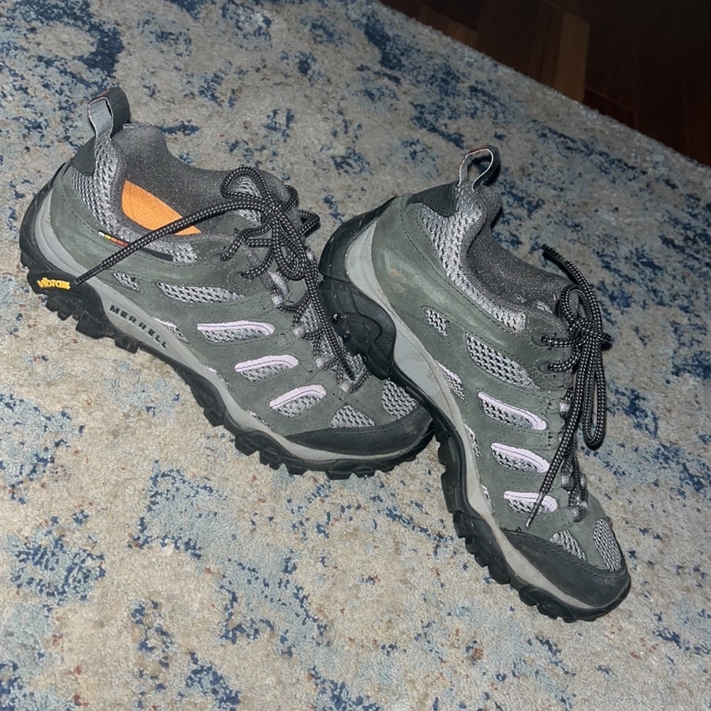 MERRELL Women's Moab Ventilator Hiking Shoes, Beluga/Lilac